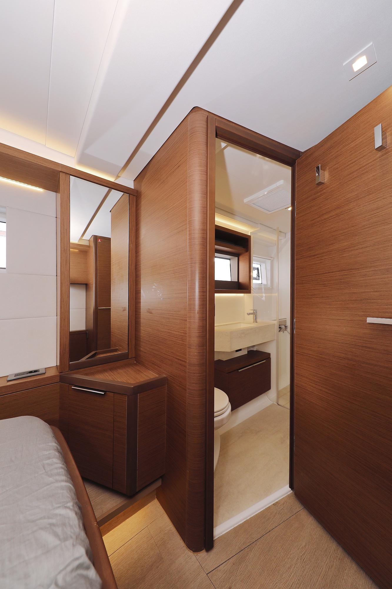 UGLY DUCK