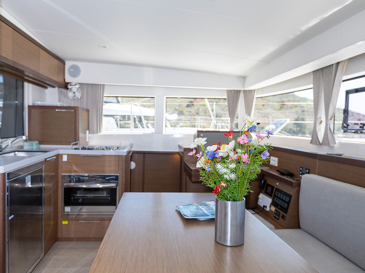 MONARCH 2020 (air condition, generator)