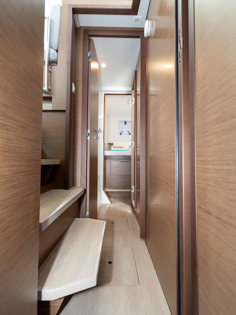 MONARCH 2020 (air condition, generator)