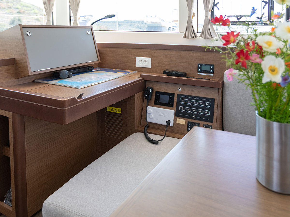 MONARCH 2020 (air condition, generator)