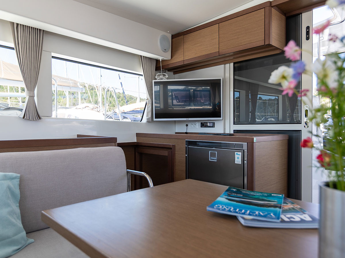 MONARCH 2020 (air condition, generator)