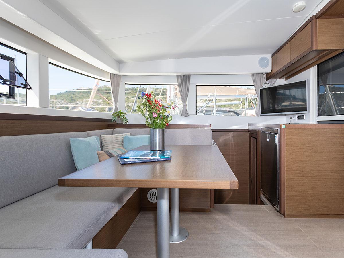 MONARCH 2020 (air condition, generator)