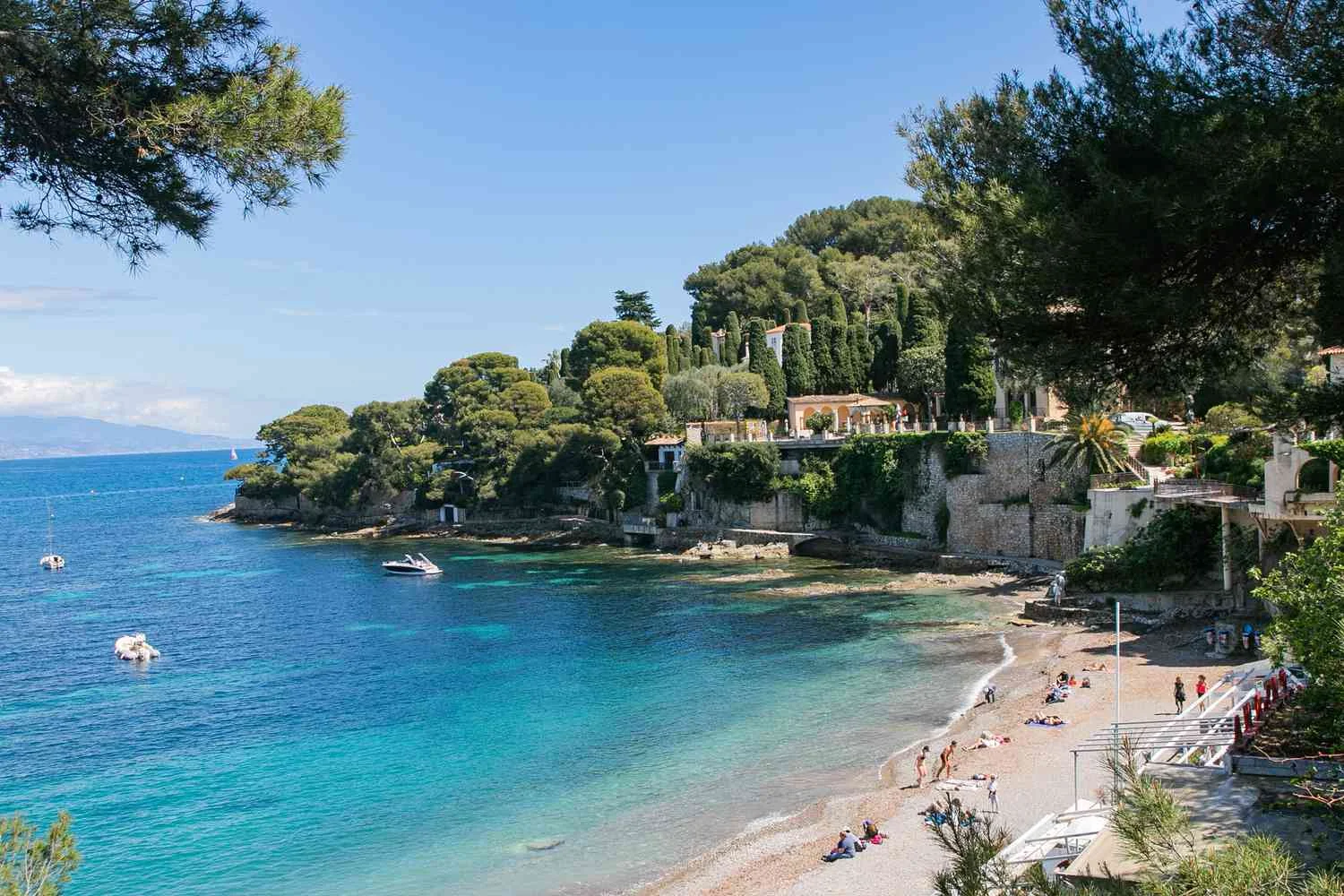 Why Is the French Riviera the Right Starting Point for a Yacht Charter Holiday?