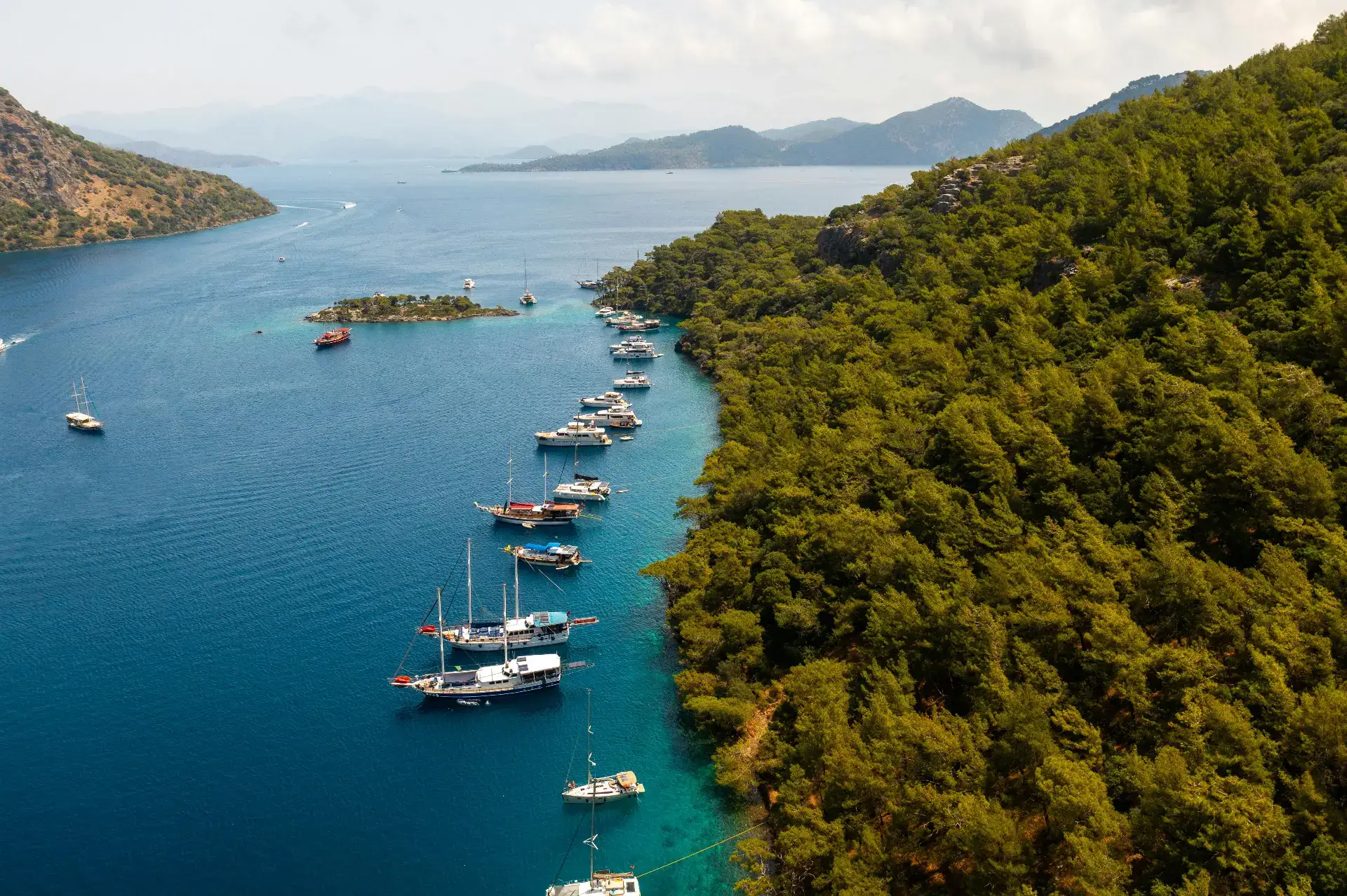 Reach the Most Exclusive Routes with Luxury Türkiye Yacht Charter